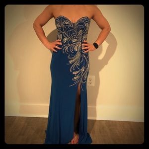 Stunning ball gown (prom, pageant, military ball)